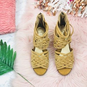 EUC Jessica Simpson Reilynn Suede Heel 6.5